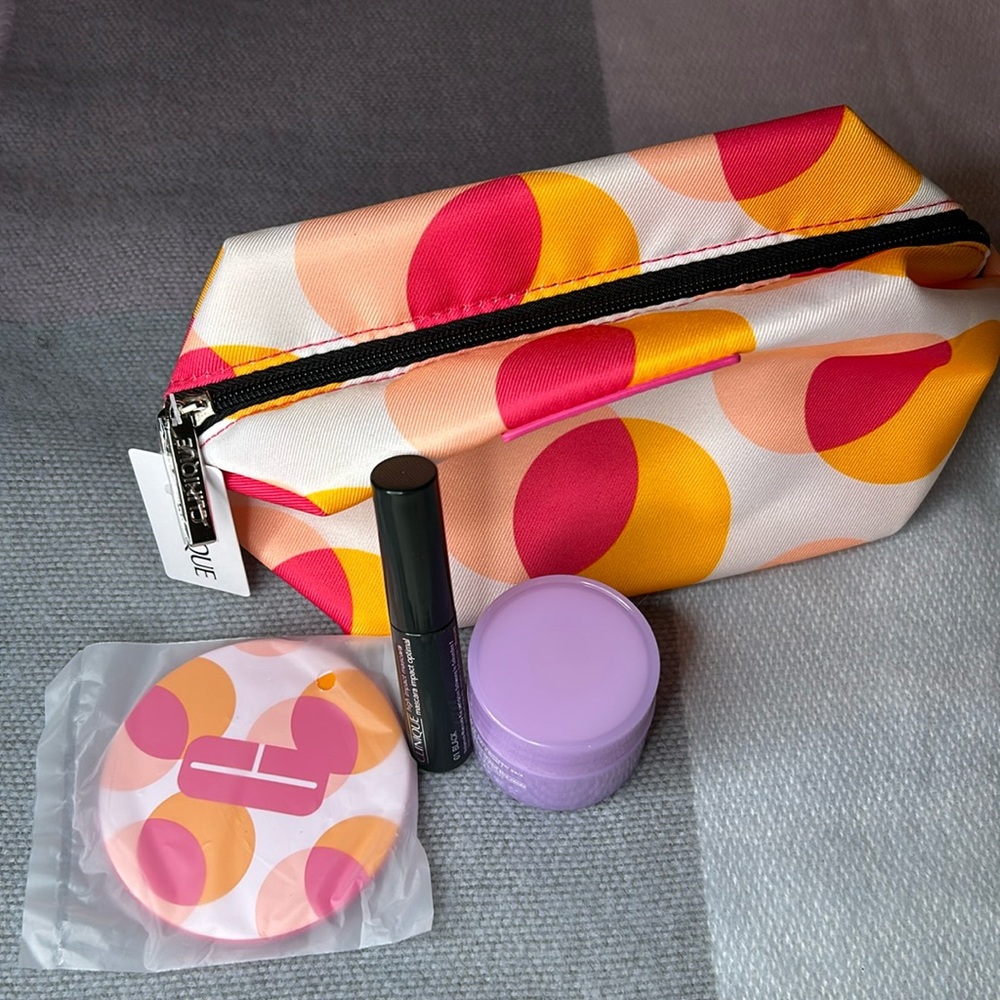 Clinique Deluxe Samples 4 Piece Ulta Gift Set Pink Yellow Dot Zip Top Bag NEW!